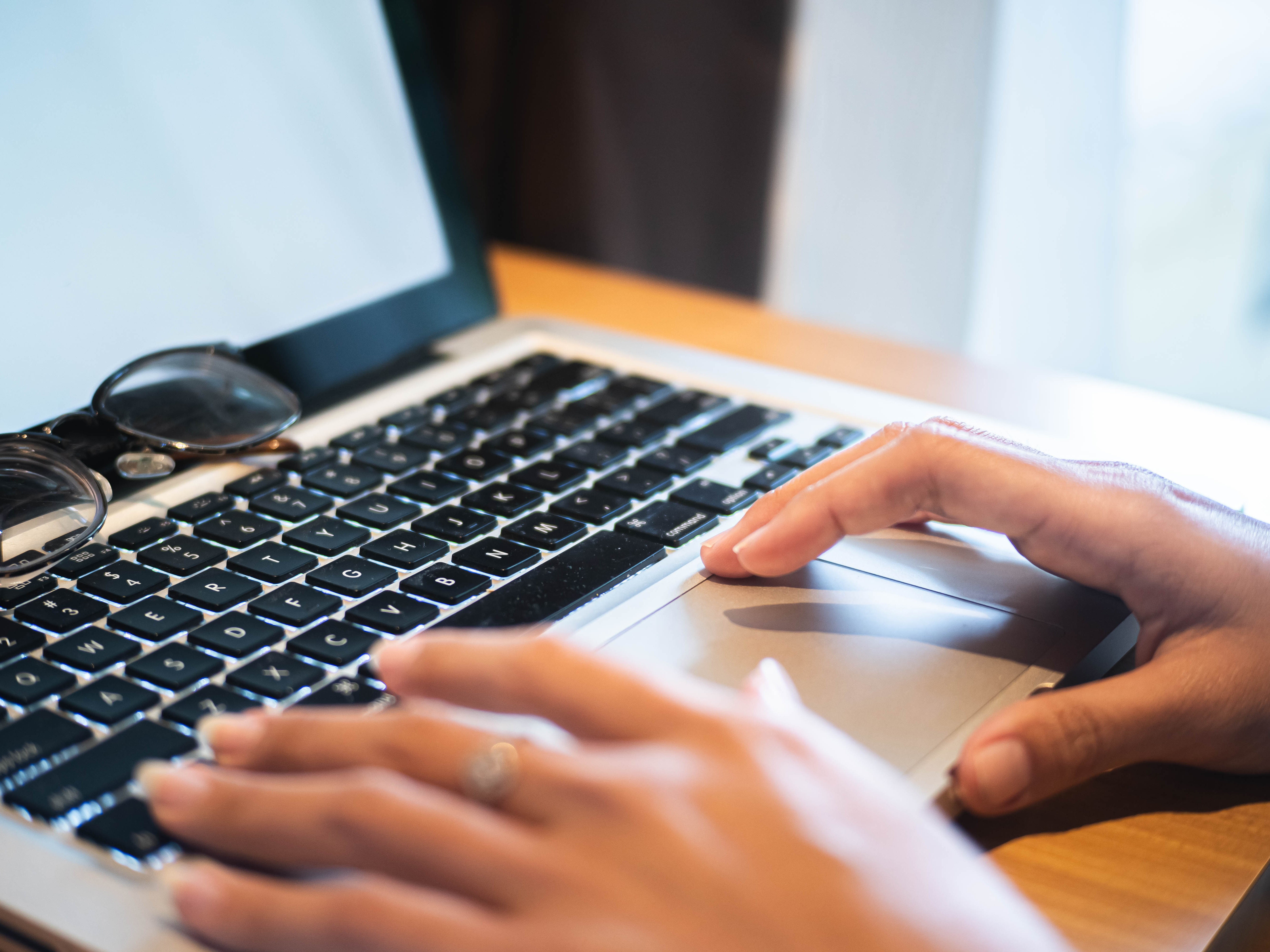 Apa Bedanya Deteksi AI dan Cek Plagiarisme?